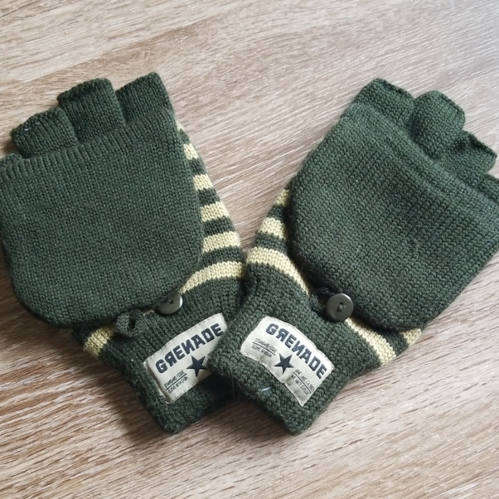 NWOT Grenade Brand Gloves